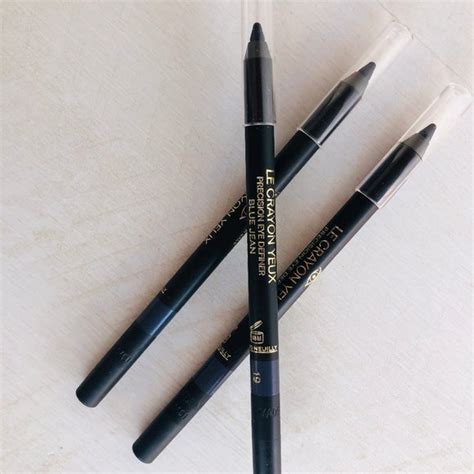 chanel le crayon yeux blue jean|Chanel eyeliner sharpener.